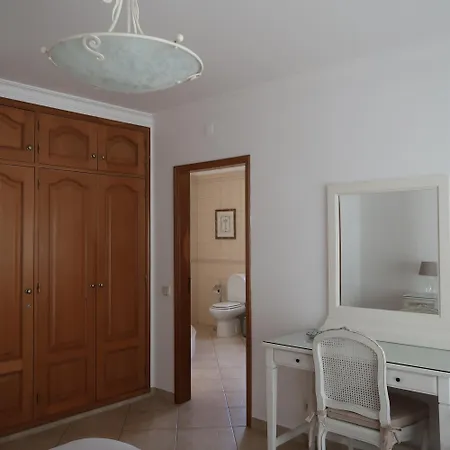 Santos In Quinta Do Кинта-до-Лаго